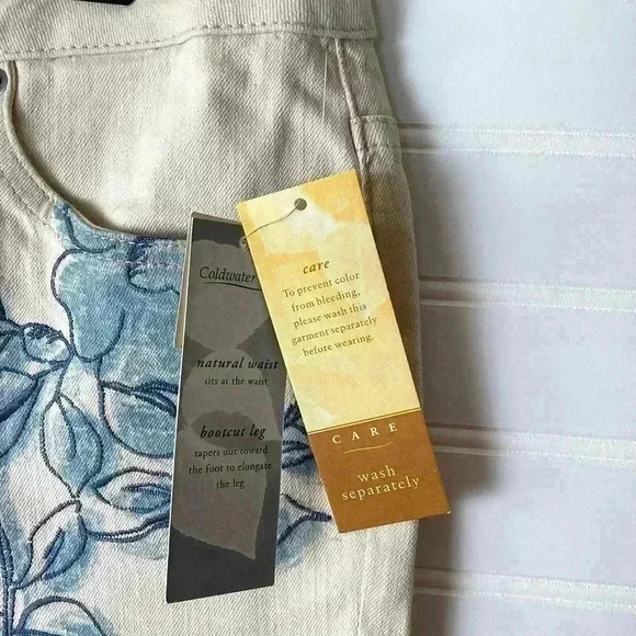 COLDWATER CREEK Pants Beige with Embroidered Blue Painted Florals Size 8 P - Picture 4 of 12